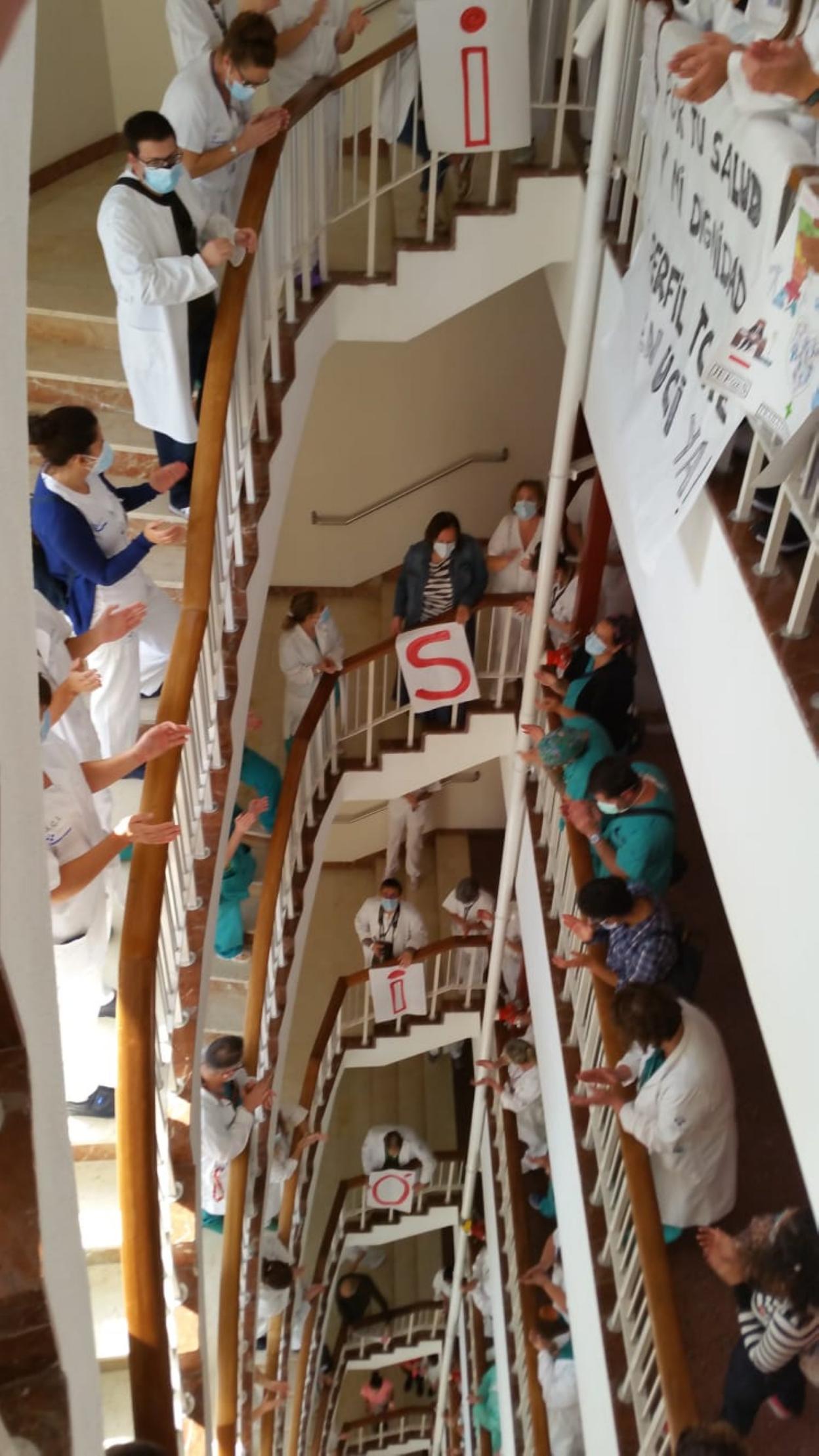 Los sanitarios volvieron a protestar en el interior de Cabueñes. 