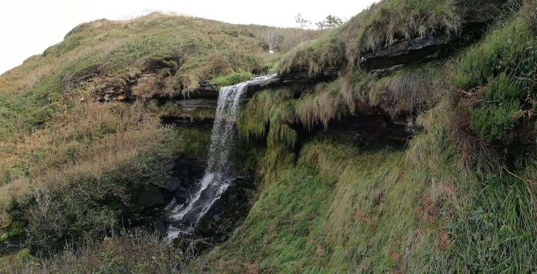 Fotos: Paseo hasta la cascada de la Mexona