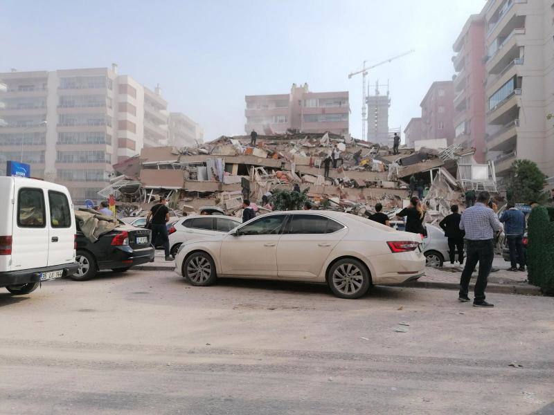 Un terremoto de magnitud entre 6,6 y 6,8 en la escala de Richter sacudió este viernes la isla griega de Samos, en el este de país, y la costa egea de Turquía.