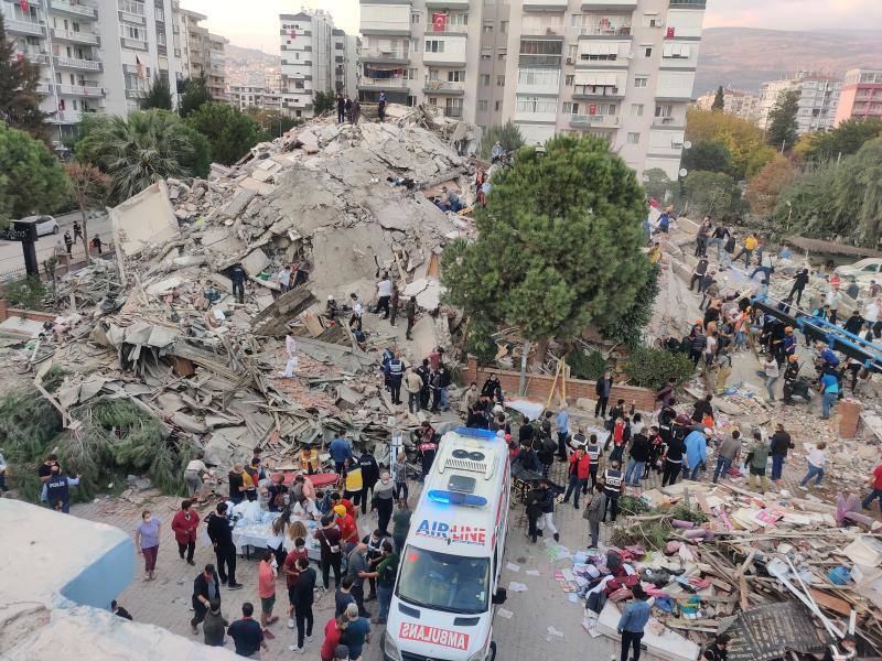 Un terremoto de magnitud entre 6,6 y 6,8 en la escala de Richter sacudió este viernes la isla griega de Samos, en el este de país, y la costa egea de Turquía.