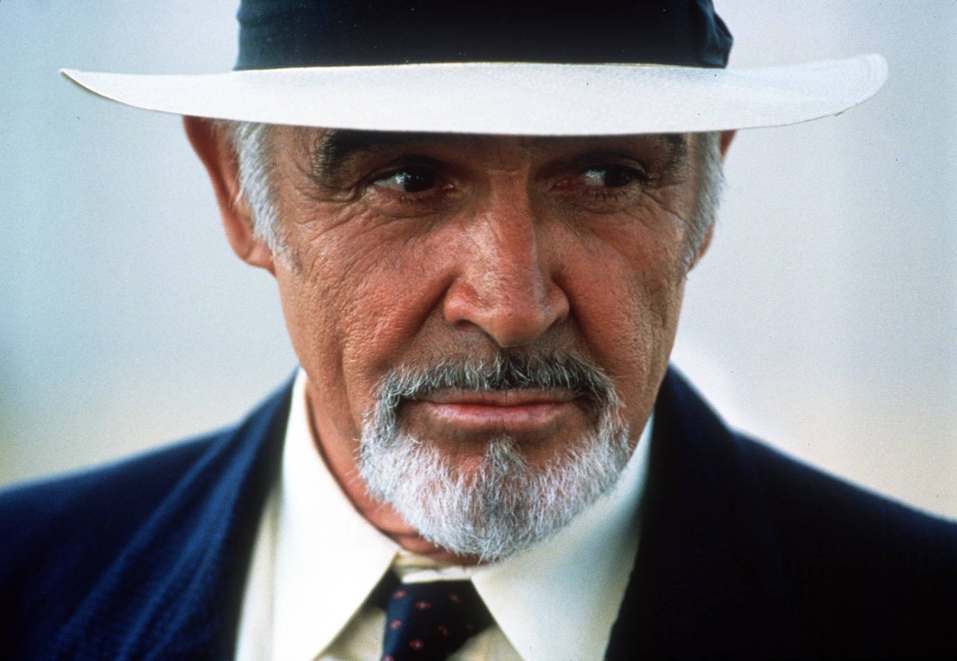 El actor escocés Sean Connery ha fallecido a los 90 años. Ganador de un Oscar por su interpretación en 'Los Intocables de Eliot Ness', deja una larga lista de títulos, pero siempre será eterno su papel como el agente James Bond. 