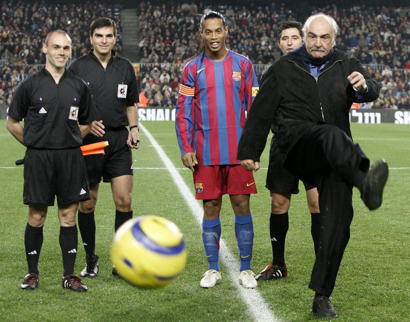 El actor escocés Sean Connery ha fallecido a los 90 años. Ganador de un Oscar por su interpretación en 'Los Intocables de Eliot Ness', deja una larga lista de títulos, pero siempre será eterno su papel como el agente James Bond. 