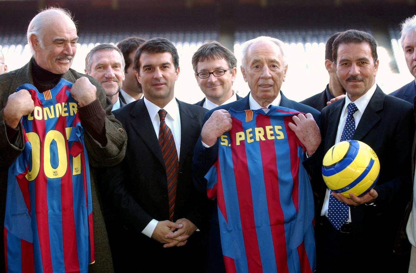 El actor escocés Sean Connery ha fallecido a los 90 años. Ganador de un Oscar por su interpretación en 'Los Intocables de Eliot Ness', deja una larga lista de títulos, pero siempre será eterno su papel como el agente James Bond. 