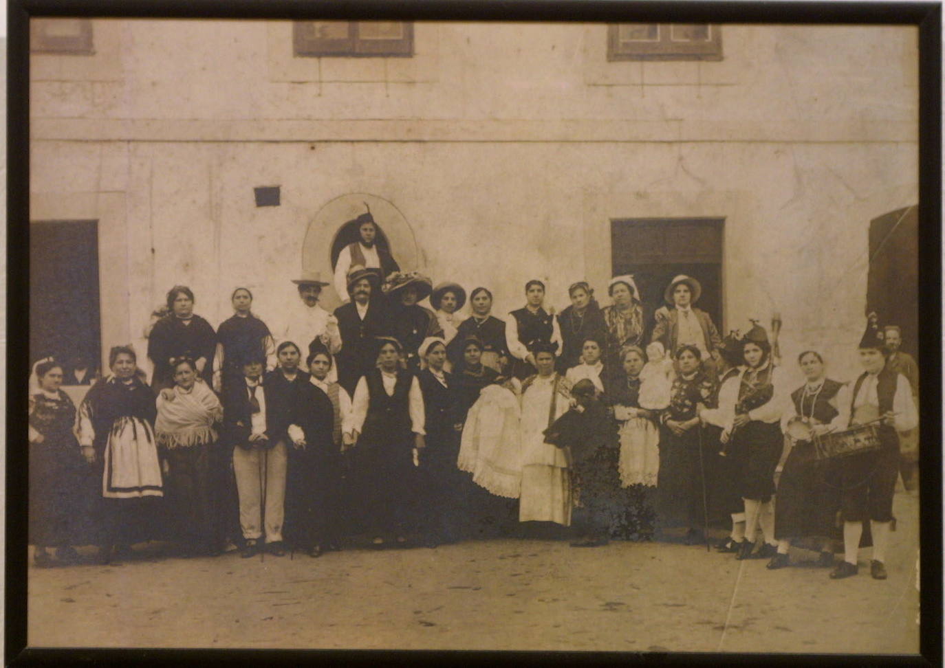 El histórico edificio de Tabacalera en Gijón, de 6.900 metros cuadrados y cinco plantas, será recuperado para usos culturales. Será una nueva etapa para un emblemático inmueble que fue también iglesia y vicaría.