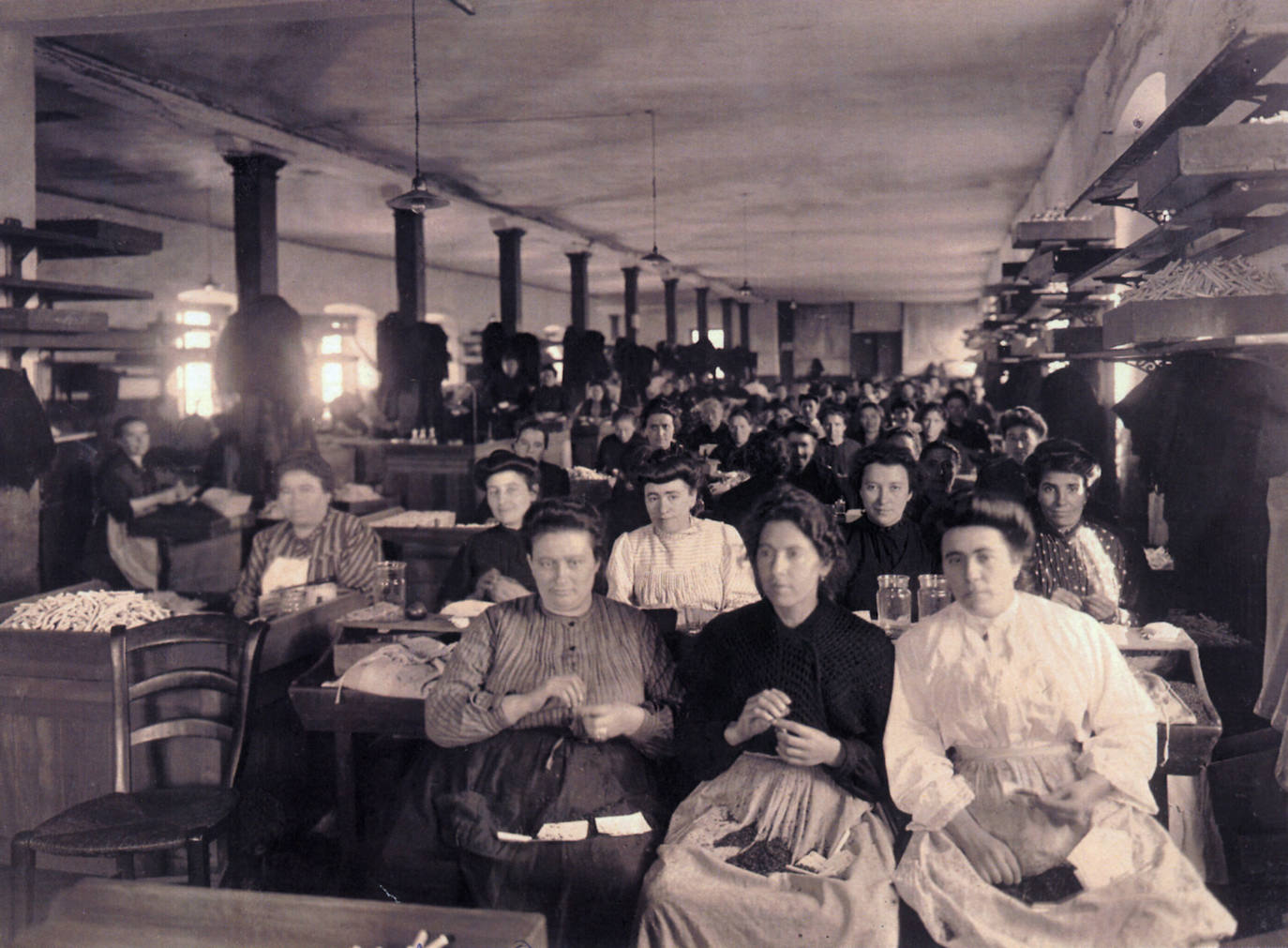 El histórico edificio de Tabacalera en Gijón, de 6.900 metros cuadrados y cinco plantas, será recuperado para usos culturales. Será una nueva etapa para un emblemático inmueble que fue también iglesia y vicaría.