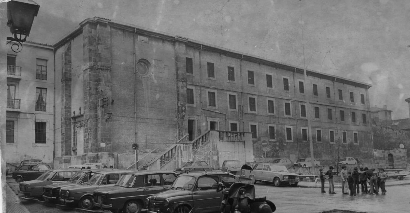 El histórico edificio de Tabacalera en Gijón, de 6.900 metros cuadrados y cinco plantas, será recuperado para usos culturales. Será una nueva etapa para un emblemático inmueble que fue también iglesia y vicaría.