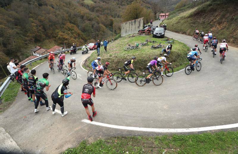 Segunda jornada de la Vuelta Ciclista en tierras asturianas, que transcurrió entre Pola de Laviana y L'Angliru.