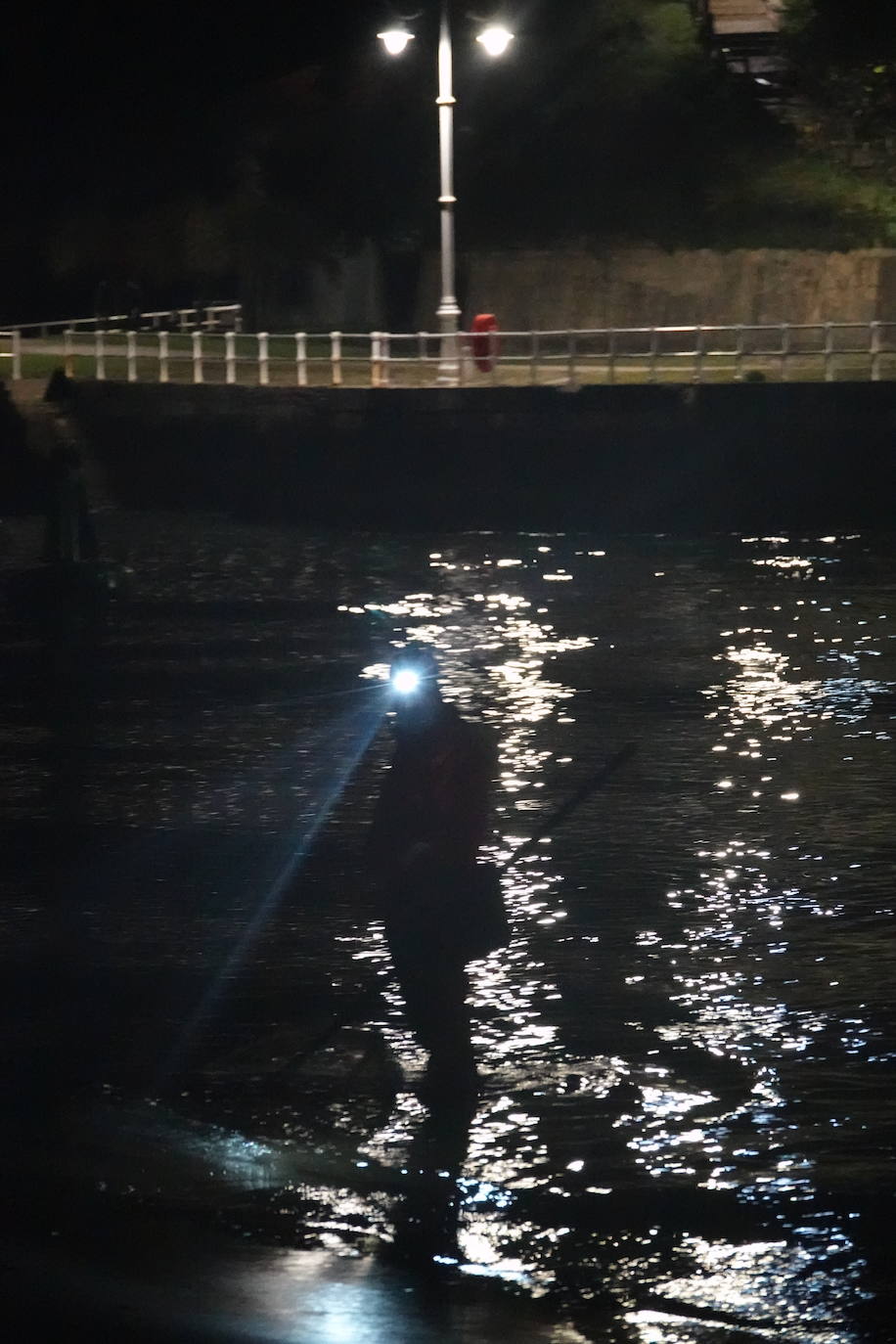 Este domingo dio comienzo la campaña de angula en Ribadesella. En el sector hay mucha preocupación por los bajos precios que puede alcanzar ante las continuas amenazas de confinamiento y la situación de la hostelería.