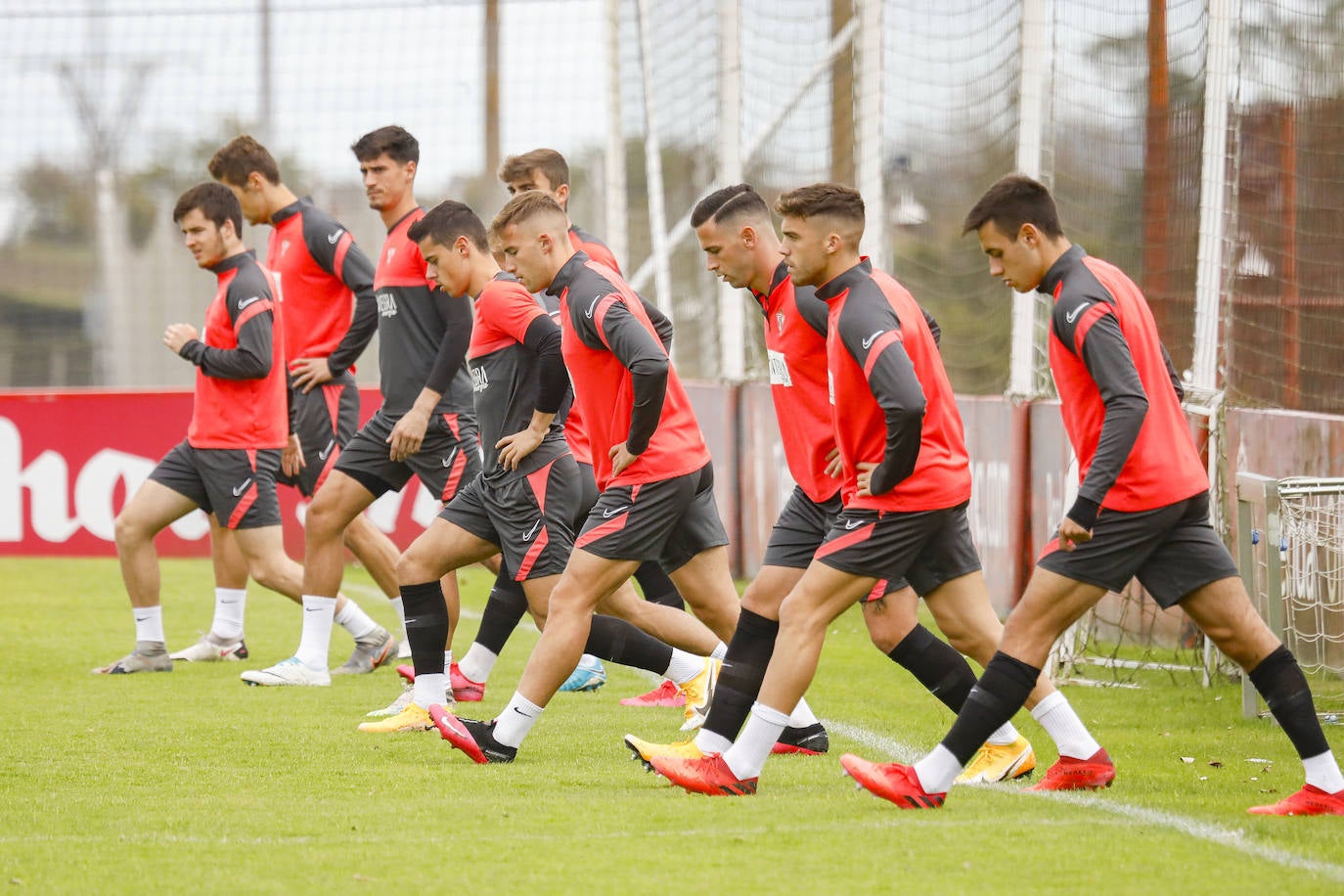 El Sporting se entrenó este domingo con la mirada puesta en el encuentro del lunes ante el Castellón.