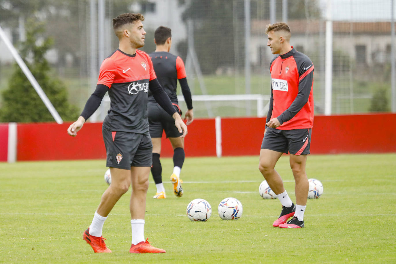 El Sporting se entrenó este domingo con la mirada puesta en el encuentro del lunes ante el Castellón.