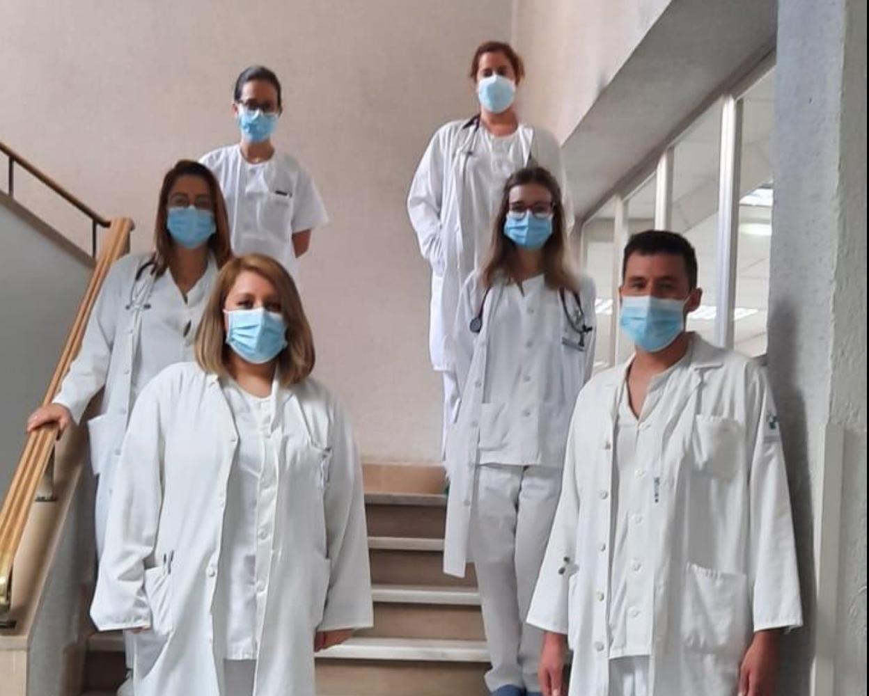 Geriatras del Hospital Monte Naranco, en el cambio de guardia de ayer por la mañana. 