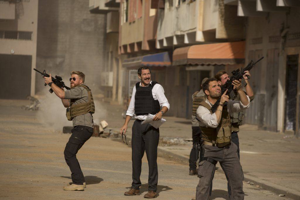 'BAGHDAD CENTRAL', 30 de noviembre en Movistar+. Esta miniserie de seis episodios traslada a la pantalla el éxito editorial del norteamericano Elliot Colla, un thriller que derriba estereotipos y explora las consecuencias de la ocupación militar de Irak desde la mirada de aquellos que fueron 'salvados' del régimen derrocado.