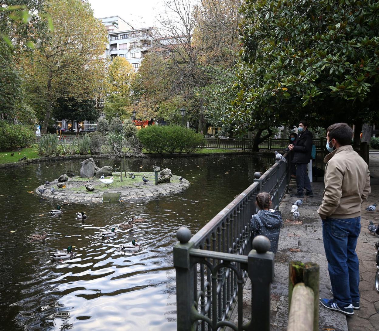 El estanque de los patos del Campo de San Francisco. 