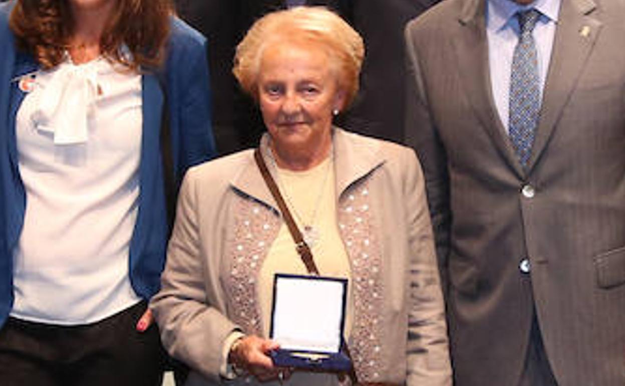 María Josefa Masaveu, en la entrega de la Medalla de Oro de Aturias a la Corporación Masaveu en 2015.