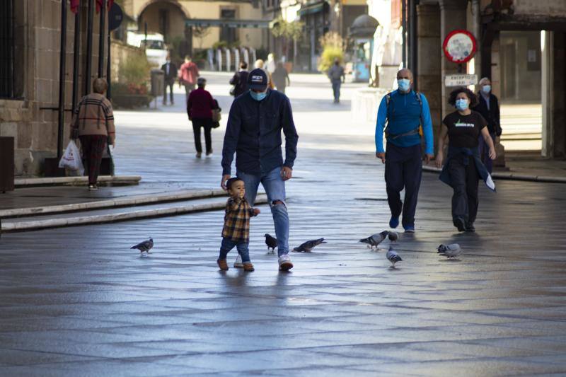 El buen tiempo se impone a las restricciones y anima a los asturianos a salir a la calle