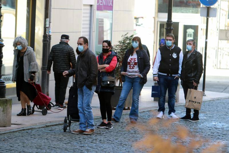 El buen tiempo se impone a las restricciones y anima a los asturianos a salir a la calle