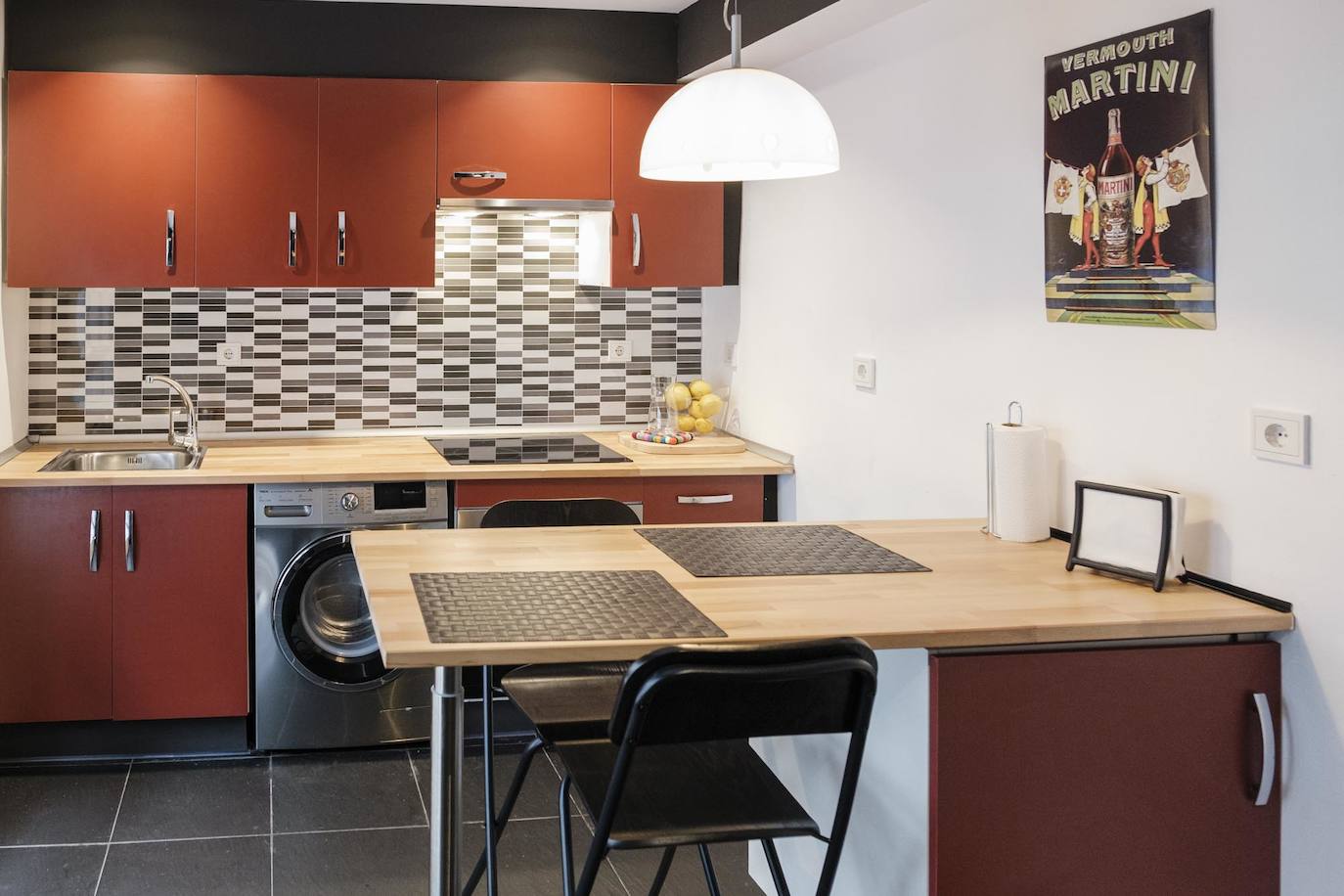 Los hermanos comparten un piso que ha sido reformado en su totalidad bajo la supervisión de sus padres.