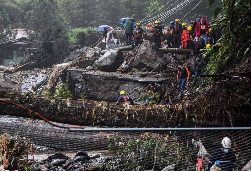 El ciclón Eta deja alrededor de 150 fallecidos o desaparecidos tras su paso por la zona norte de Guatemala. Un deslizamiento de tierras enterró unas 150 viviendas en Quejá, en el municipio de San Cristóbal Verapaz.