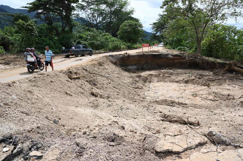 El ciclón Eta deja alrededor de 150 fallecidos o desaparecidos tras su paso por la zona norte de Guatemala. Un deslizamiento de tierras enterró unas 150 viviendas en Quejá, en el municipio de San Cristóbal Verapaz.