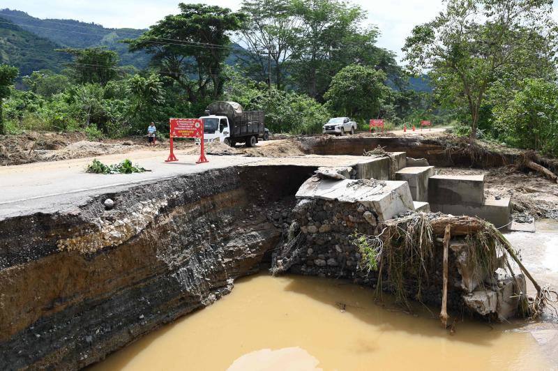 El ciclón Eta deja alrededor de 150 fallecidos o desaparecidos tras su paso por la zona norte de Guatemala. Un deslizamiento de tierras enterró unas 150 viviendas en Quejá, en el municipio de San Cristóbal Verapaz.