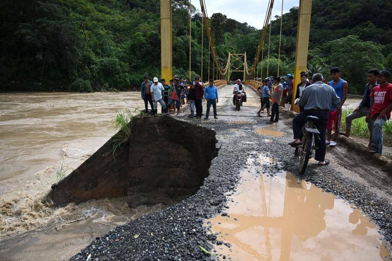 El ciclón Eta deja alrededor de 150 fallecidos o desaparecidos tras su paso por la zona norte de Guatemala. Un deslizamiento de tierras enterró unas 150 viviendas en Quejá, en el municipio de San Cristóbal Verapaz.