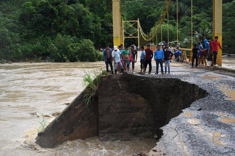 El ciclón Eta deja alrededor de 150 fallecidos o desaparecidos tras su paso por la zona norte de Guatemala. Un deslizamiento de tierras enterró unas 150 viviendas en Quejá, en el municipio de San Cristóbal Verapaz.