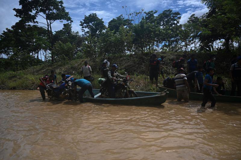 El ciclón Eta deja alrededor de 150 fallecidos o desaparecidos tras su paso por la zona norte de Guatemala. Un deslizamiento de tierras enterró unas 150 viviendas en Quejá, en el municipio de San Cristóbal Verapaz.