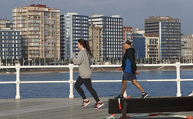 Coronavirus en Asturias | El Principado rectifica y dice que la mascarilla no es obligatoria para hacer deporte