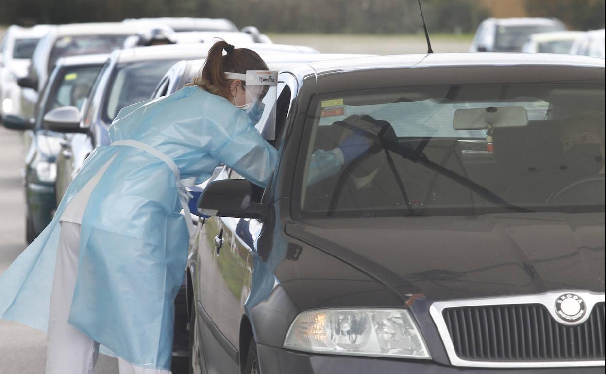 Autocovid situado en la Escuela de Marina Civil, en Gijón.