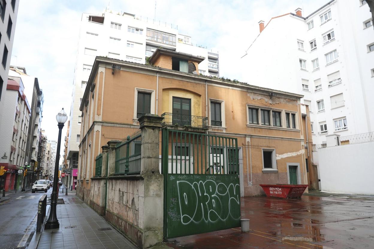 Las obras de reforma del antiguo colegio Cabrales han comenzado hace apenas unos días. 