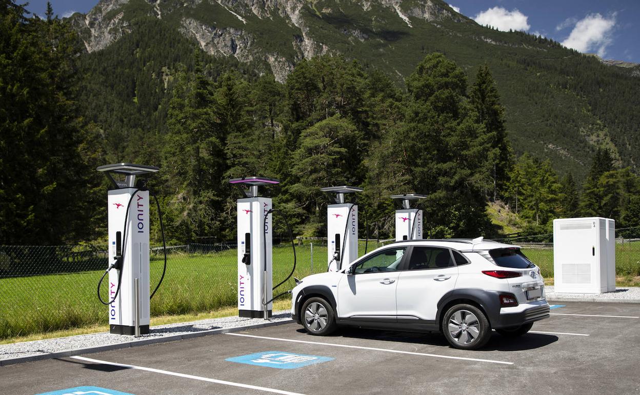 IONITY asegura la recarga rápida en trayectos de largo recorrido.