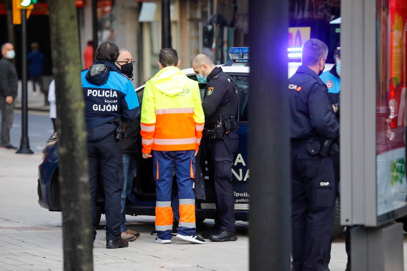 Fotos: Herido un menor en el choque entre una moto y un coche en Gijón