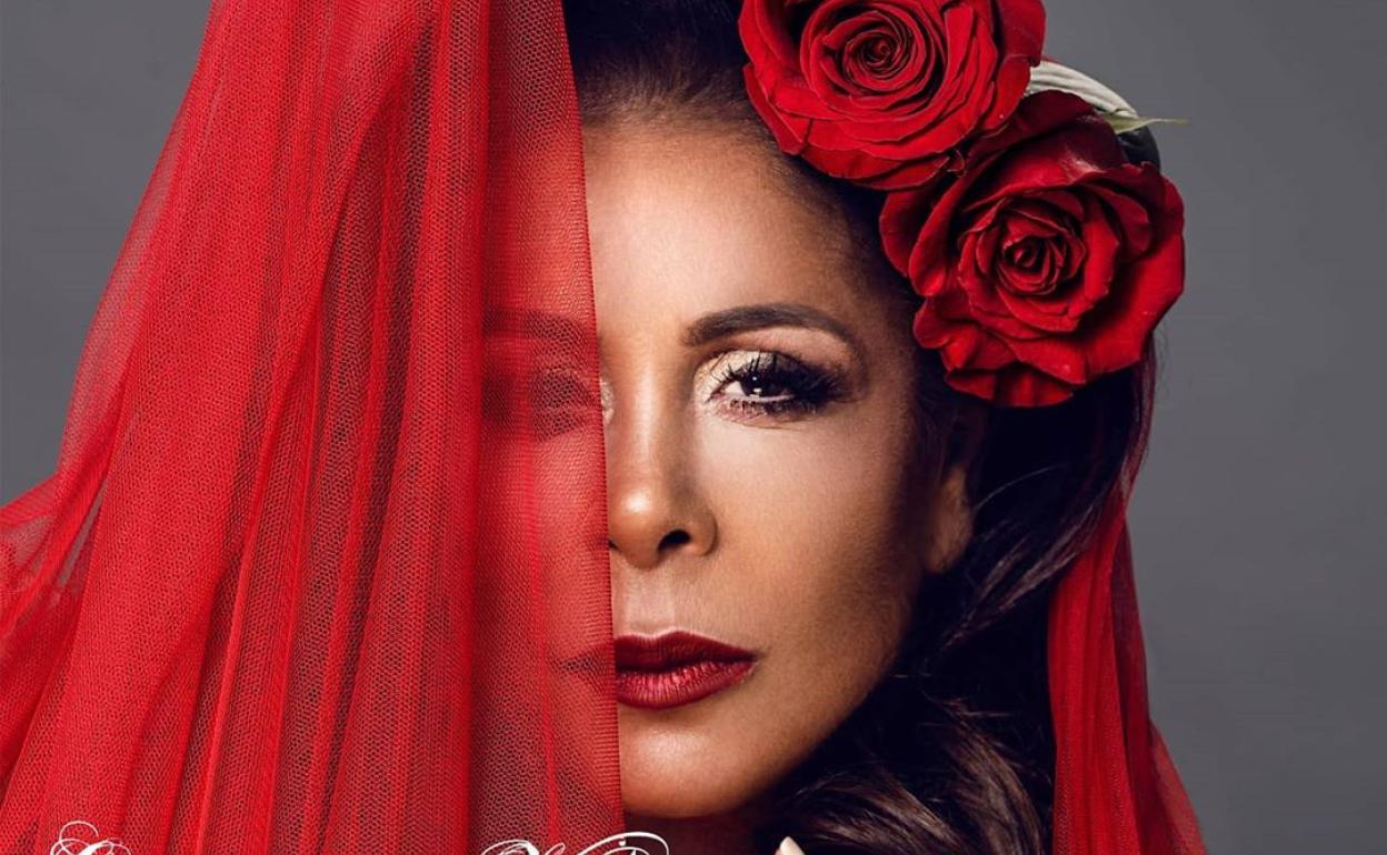 Isabel Pantoja prepara un comunicado. 