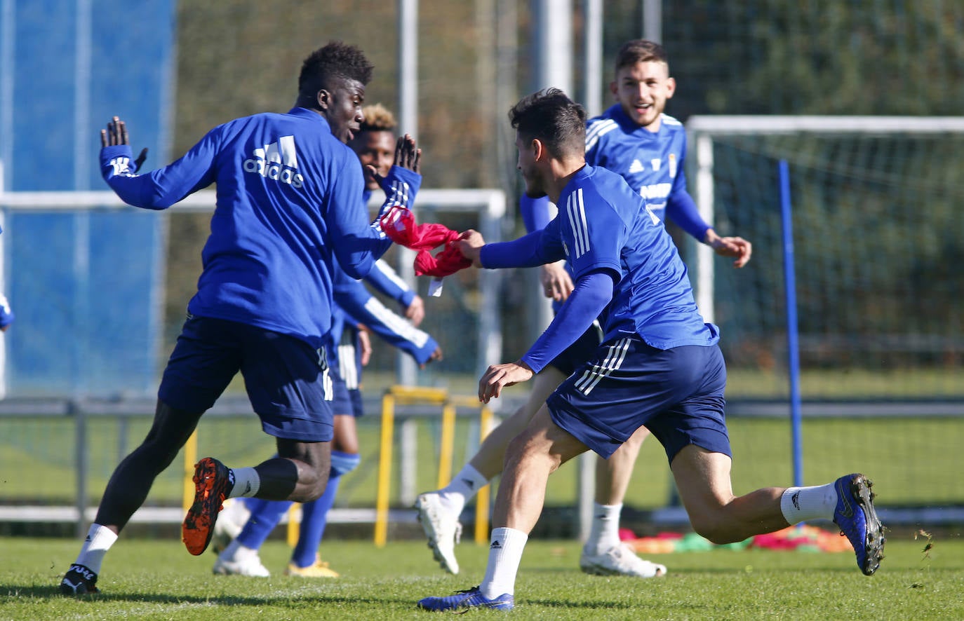 Los jugadores del Real Oviedo entrenando en la jornada previa al partido contra el Zaragoza