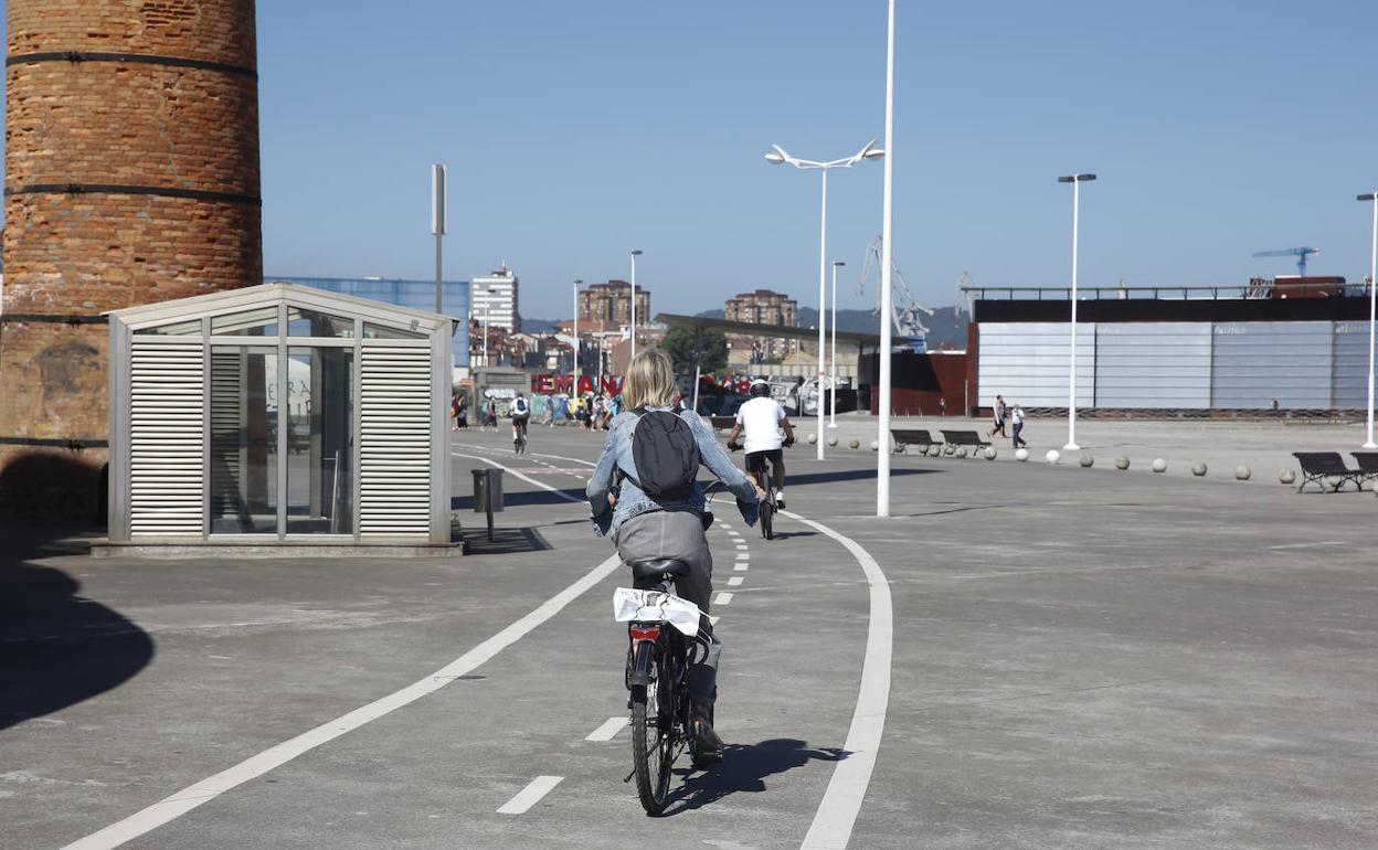 El lunes comienzan las obras para modificar el trazado del carril bici de Poniente