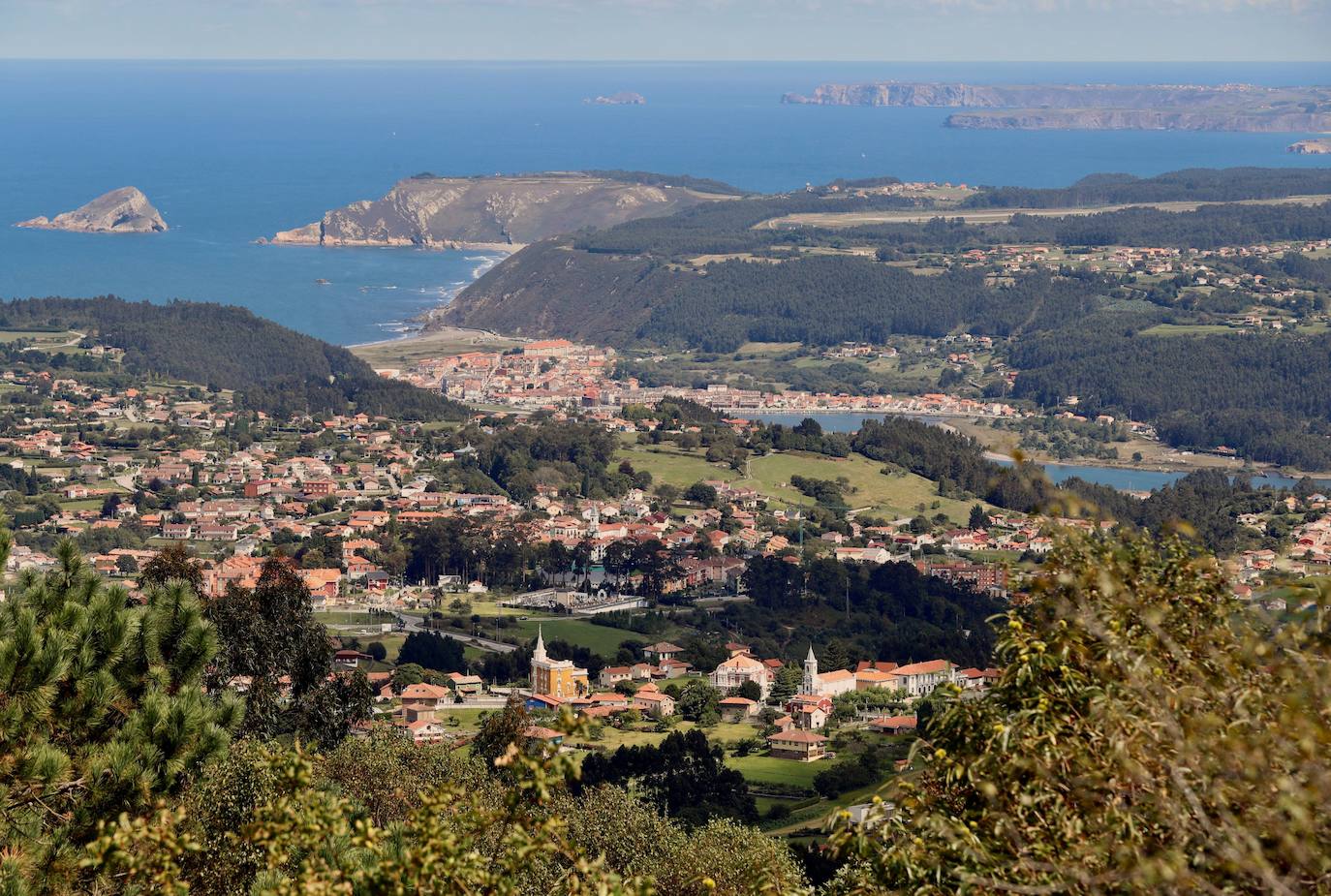 Los acusados, a los que se les imputan 17 robos y hurtos, operaban en el occidente asturiano 