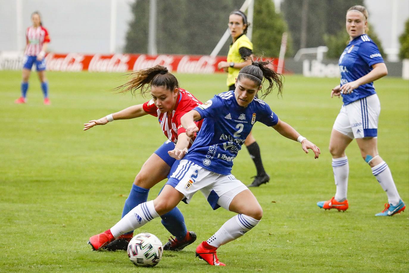 El derbi femenino celebrado este domingo en Mareo entre el Sporting y el Oviedo se saldó con un empate (1-1).