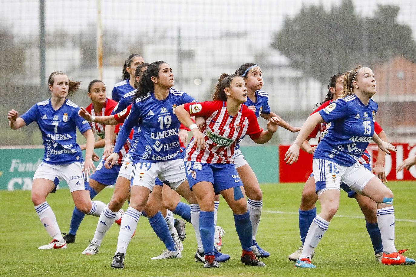 El derbi femenino celebrado este domingo en Mareo entre el Sporting y el Oviedo se saldó con un empate (1-1).