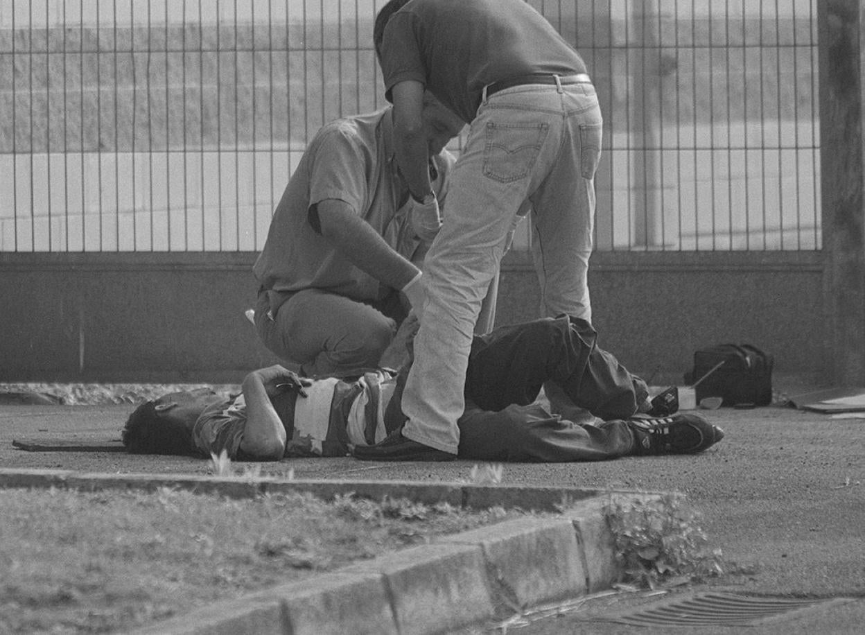 El cadáver de Bernabé Abad, junto a las piscinas de El Llano. 
