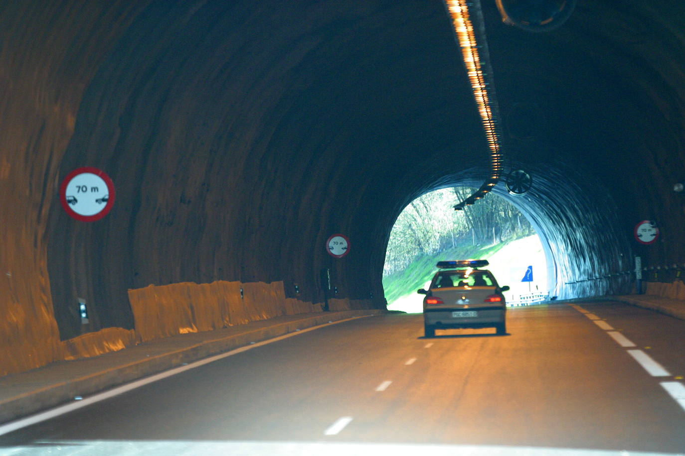 DGT | Los puntos de la carretera en los que está prohibido adelantar