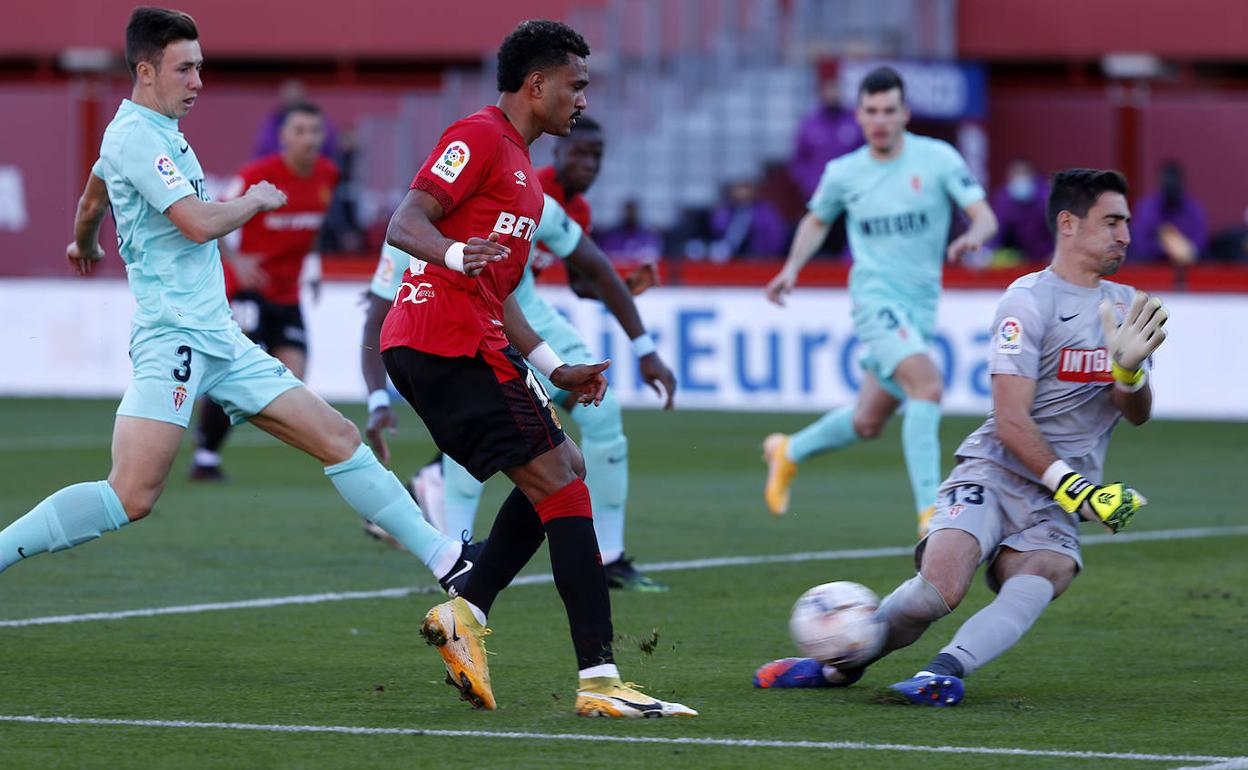 El Sporting suma un valioso punto en Mallorca (0-0)