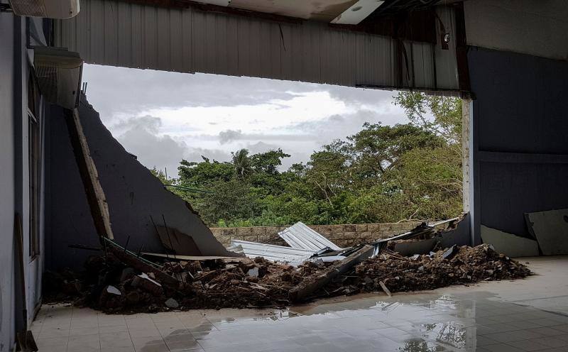 Después de arrasar Honduras, el huracán Iota golpeó este martes con fuerza Nicaragua. Ciudades como Jinotega y Nueva Segovia amanecieron con hoteles sin techo y regueros de árboles caídos que bloqueaban los accesos. Era el segundo ciclón de características devastadoras que arrasa Centroamérica en menos de dos semanas, algo especialmente inusual a estas alturas de la temporada en la que ya no suelen darse esos fenómenos.