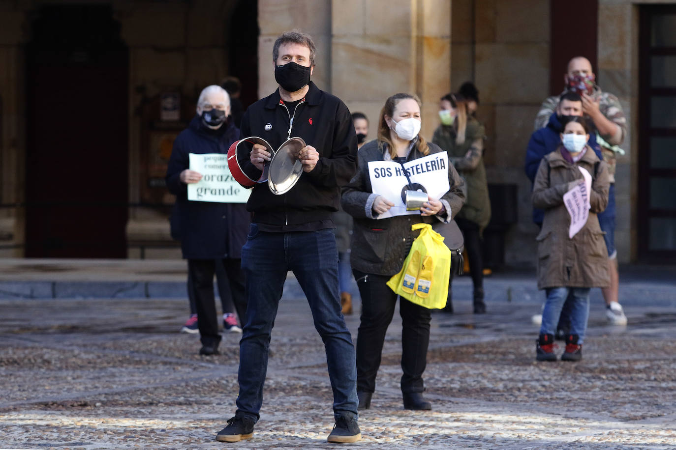 La 'cacerolada' de Hostelería con Conciencia ante la dramática situación por la que atraviesa el sector 