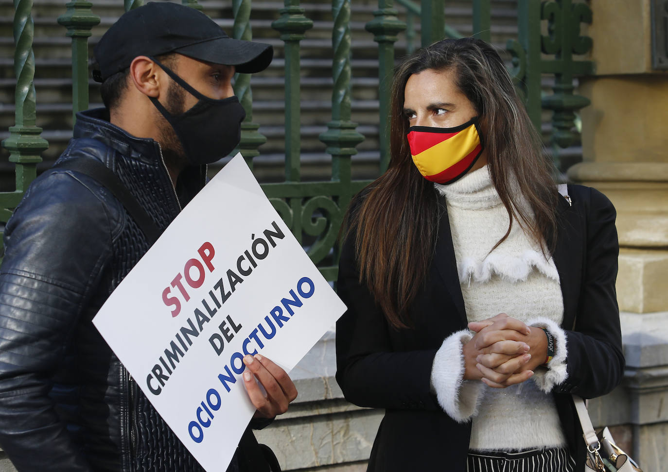 Los hosteleros se concentran ante la Junta General del Principado