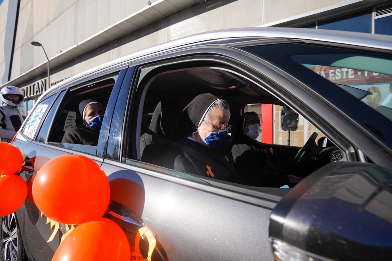 Protestan contra «el control político de la educación» y «los recortes en la libertad de enseñanza»