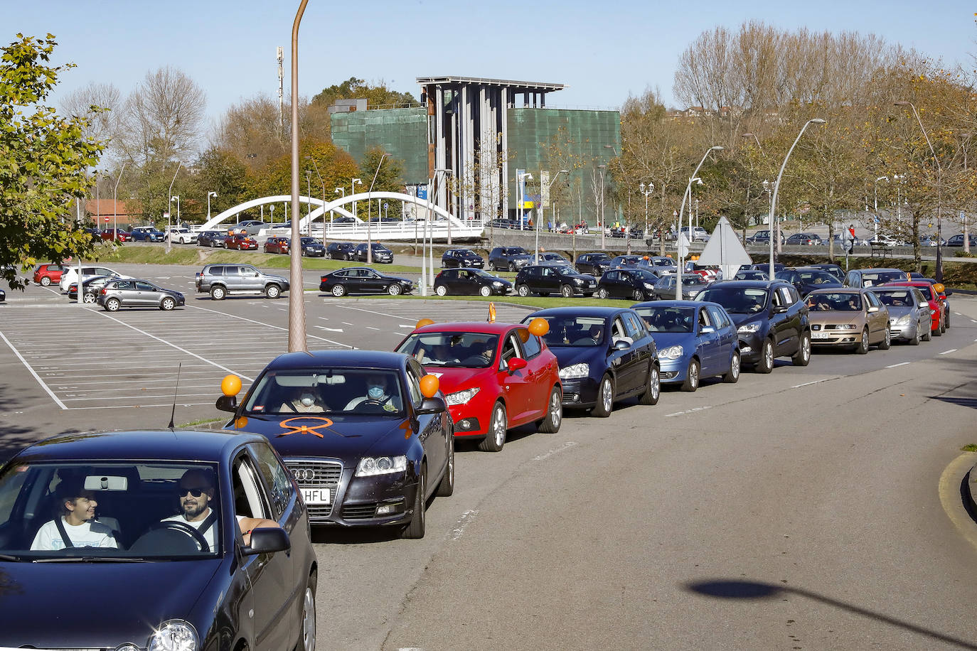 Protestan contra «el control político de la educación» y «los recortes en la libertad de enseñanza»