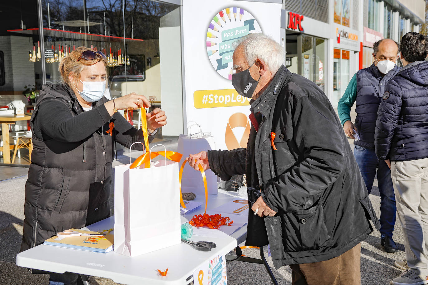 Protestan contra «el control político de la educación» y «los recortes en la libertad de enseñanza»