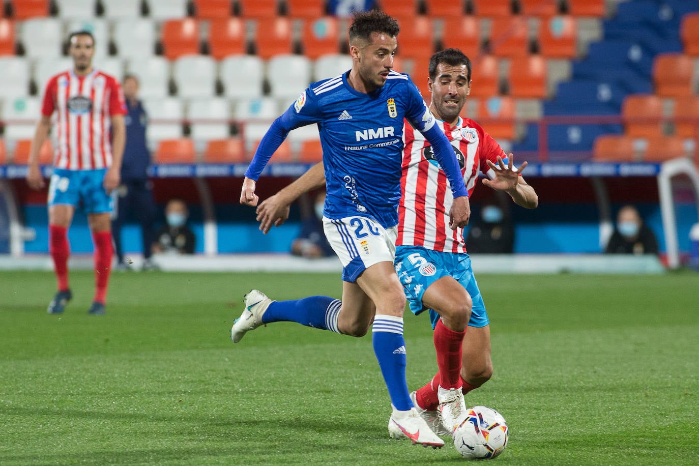 El partido en imágenes entre el Lugo y el Real Oviedo en el Anxo Carro celebrado este martes. 