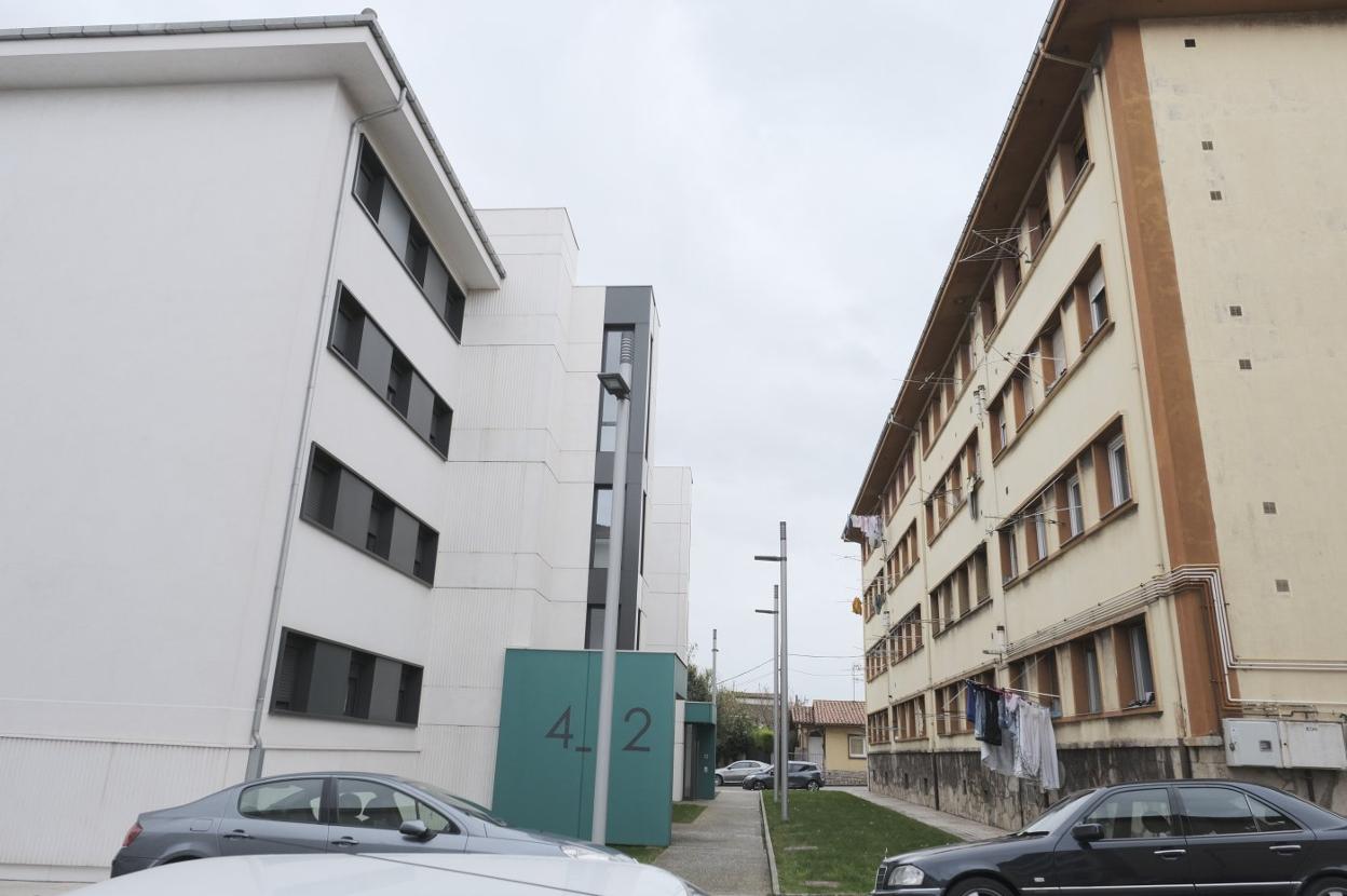 Aspecto actual del poblado de Inuesa, con seis de sus catorce bloques aún sin reformar. 