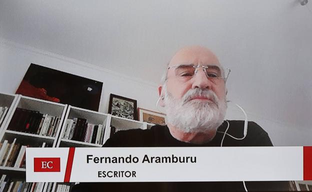 Fernando Aramburu, durante la presentación de 'Utilidad de las desgracias y otros textos'. En el vídeo, presentación del libro de Aramburu.